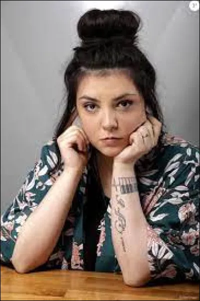 Hoshi est une chanteuse d'origine japonaise.