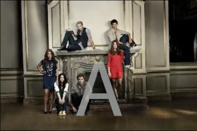 Quelle est la marque de la voiture qui amne Bella et Edward sur le terrain pour le match de Baseball ?