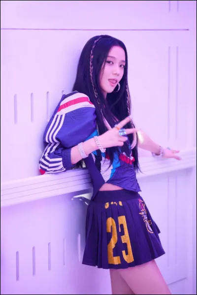 Commençons par Jisoo. Sais-tu en quelle année elle est arrivée chez YG ?