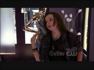 Saison 6 : qui vole des vtements dans le magasin de Brooke ?