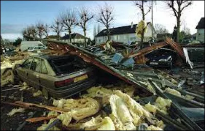 Sciences et Nature : Comment s'appelaient les deux tempêtes qui ont balayé la France en 1999 ?