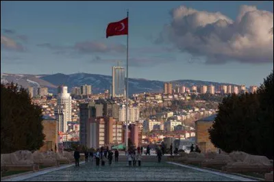 Ankara est la plus grande ville de Turquie.