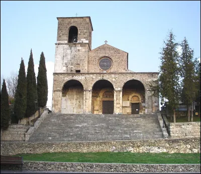 Aquino est une commune italienne, lieu de naissance de Thomas d'Aquin maître de la philosophie scolastique.