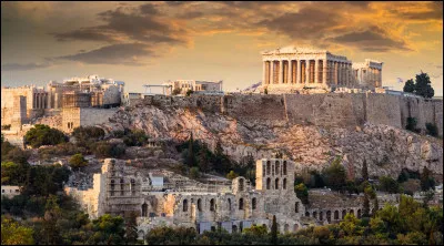 Athènes est la capitale de la Grèce.