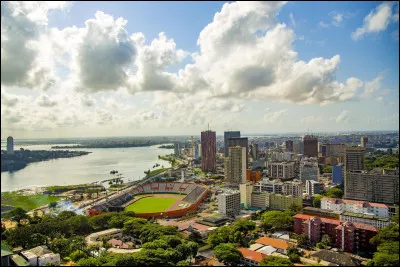 Abidjan est la capitale de la Côte d'Ivoire.