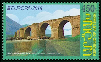 Qui dit "montagnes", dit "torrents"... et donc inévitablement, "ponts" ! Celui-ci aurait vu les débuts de sa construction à l'époque de ... (quel souverain ?)