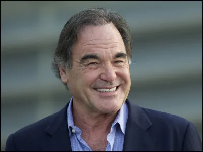 Qui est ce cinéaste, réalisateur du film ''Tueurs nés'' ?