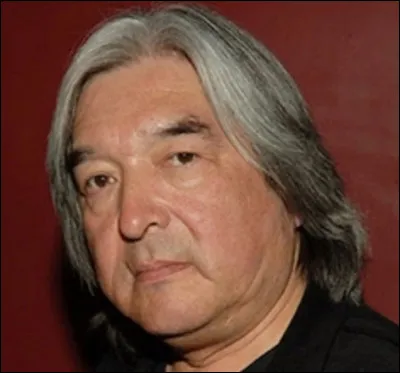 Qui est cet écrivain anglais, auteur du roman noir ''Tueur à gages'' ?