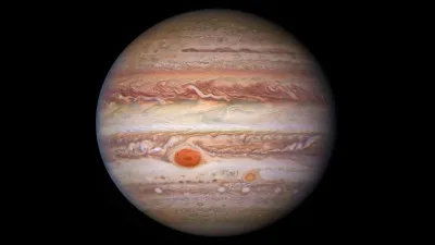 La Grande Tache rouge de Jupiter est assez grande pour contenir...