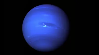 Quelle vitesse peuvent atteindre les vents violents de Neptune ?