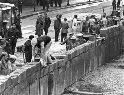 Histoire : En quelle année a été construit le mur de Berlin ?