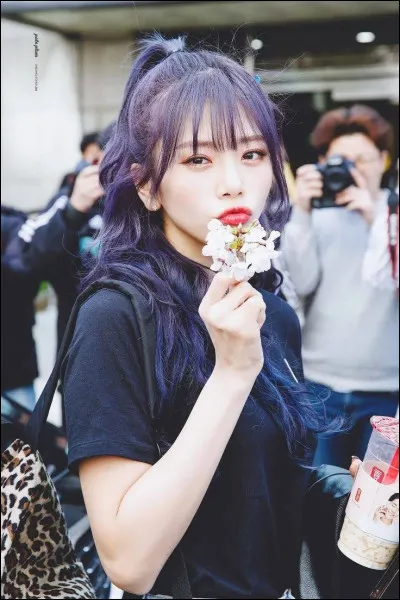 Dans la storyline de Dreamcatcher, qui est la personne qui brûle l'araignée, déclenchant ainsi la malédiction des filles ?