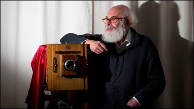 Commençons par le commencement, où est-il né ?