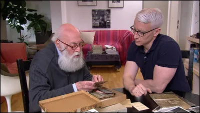 En quelle année sa famille et lui s'installent-ils en France ?