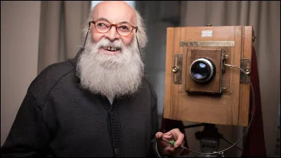 Après avoir travailler pour la Société Générale d'Equipement, où travaille-t-il ?