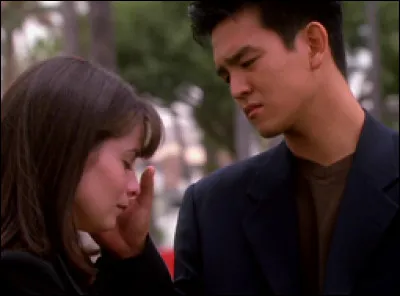 Qui Mark que vous pouvez voir à droite rejoint-il à la fin du quatrième épisode ?