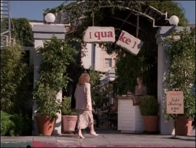 ''Quake'' est le restaurant où travaille...