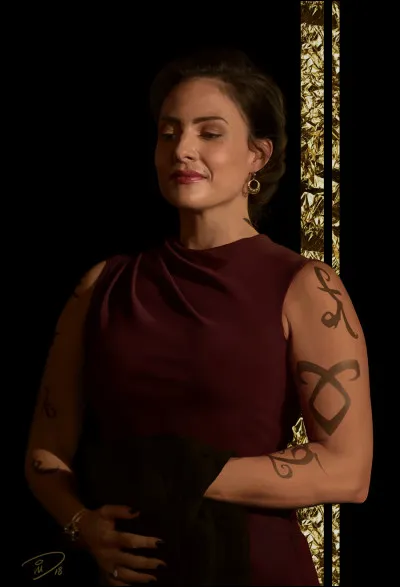 Et pour finir ces questions sur les personnages, qui est-elle ?