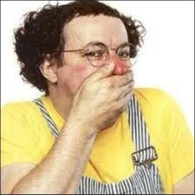 Humoriste et comédien, quel était le nom de famille de Coluche ?