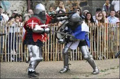 Sports et Loisirs : Comment appelle-t-on ce sport de combat impliquant l'utilisation d'armes et d'armures issues du Moyen Âge ?