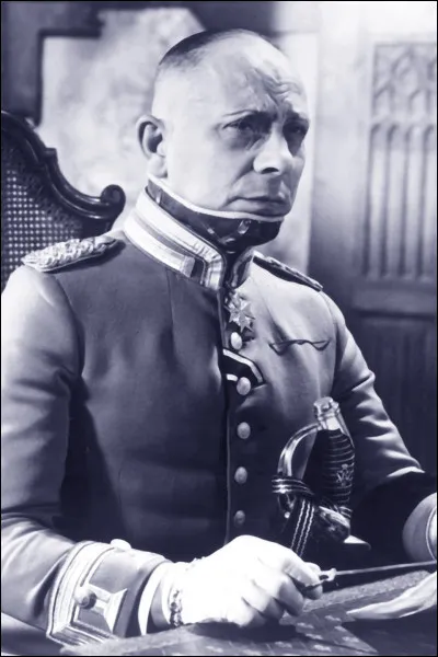 "La Grande illusion" est le titre d'un film réalisé par Auguste Renoir.