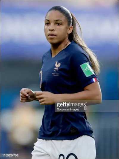 De quel(s) geste(s) sont composés la plupart des dribbles ?