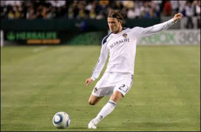 Quel geste faut-il adopter dans un tir en hauteur pour monter sa balle ?