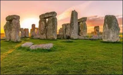 Où se trouve le site de Stonehenge ?