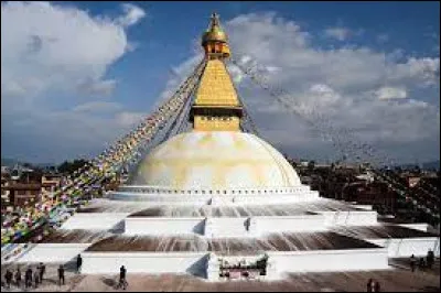 Dans quel pays se trouve le sanctuaire Bodnath ?