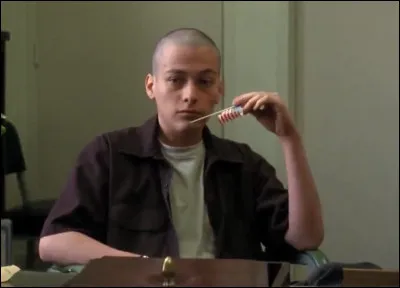 Comment se prénomme le frère de Derek dans le film ''American History X'' ?