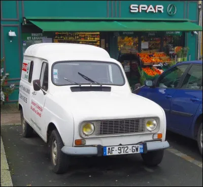 Quel est le métier exercé par le propriétaire de cette Renault 4 ?