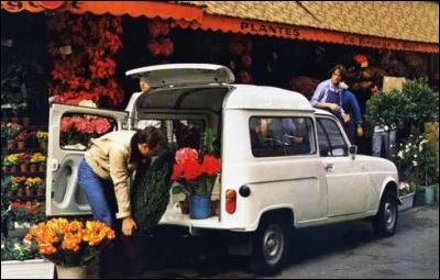 Quel est le métier exercé par le propriétaire de cette Renault 4 ?