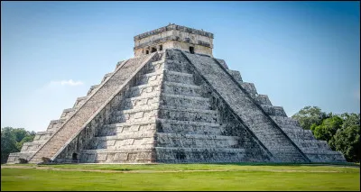 Dans quel pays est située la pyramide de Kukulcán ?