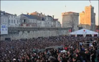 Culture et Société : Quel festival a lieu chaque été à La Rochelle ?