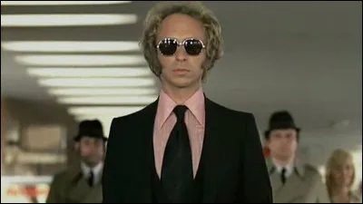 "Le Retour du Grand Blond" est un long-métrage joué par Mireille Darc.