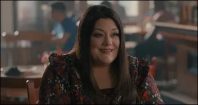 Nous voyons Dana Sue Sullivan. Dans quelle série Netflix joue-t-elle un rôle principal ?