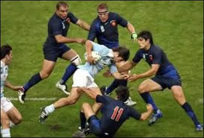 Qui fut l'adversaire des Bleus lors de la petite finale ?