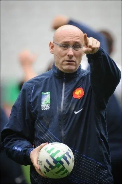 Qui était le sélectionneur des Bleus ?