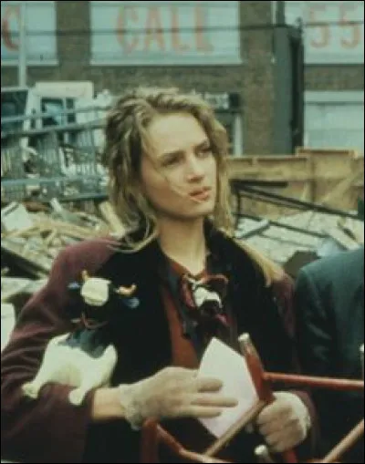 Dans quel film Uma Thurman est-elle forcée de se débrouiller par ses propres moyens ?