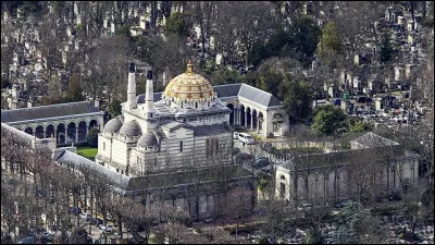Dans quel grand cimetière parisien sa crémation a-t-elle eu lieu ?