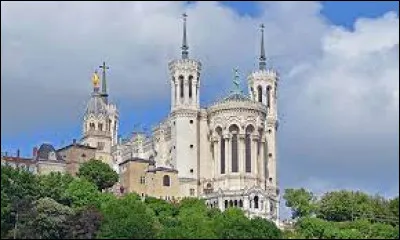 Durant quel siècle la basilique Notre-Dame de Fourvière fut-elle construite ?