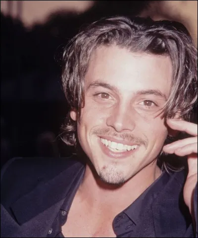 Je ne suis quand même pas la seule à le trouver absolument magnifique, n'est-ce pas, je ne suis pas folle, non mais honnêtement dis-moi qu'il n'est pas beau, honnêtement.