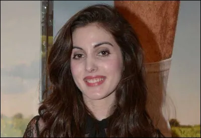 Qui est ce personnage féminin qui est en couple avec Léo dans la série ?