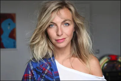 Quelle est la profession de Camille (Amélie Etasse) dans la série ?