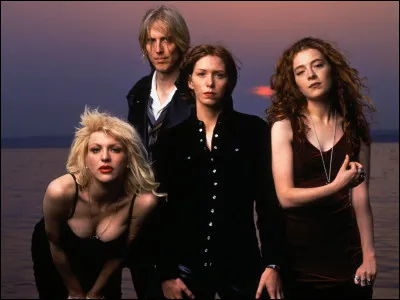 De quel groupe de musique fait partie la chanteuse Courtney Love ?