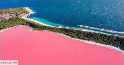 Géographie et Monuments : Dans quel pays peut-on admirer ce lac rose ?
