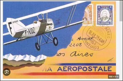 1926 - Son plus grand rêve s'est enfin réalisé : il a obtenu son brevet de pilote de transport public et est engagé sur les lignes Latécoère. Accompagné d'Henri Guillaumet, il survole Perpignan avec 113 kg de poste et 54 kg de colis. Qui est ce jeune pilote de 26 ans qui réussira sa toute première sortie aérienne avec brio ?