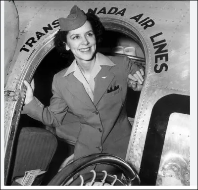 1930 - États-Unis - La compagnie United Air Lines a inauguré le premier vol commercial au monde avec du personnel féminin habillé en infirmière pour donner confiance. Quelles conditions sont demandées à ces jeunes recrues ?