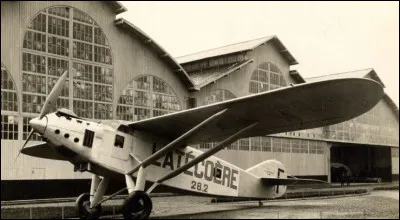 La poste aérienne devient une réalité. À bord de son Blériot, le pilote Earle Ovington a effectué le tout premier transport de courrier par avion aux États-Unis avec, à son bord, 640 lettres et 1280 cartes postales. Quand ce transfert postal s'est-il réalisé ?