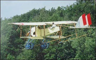 Les frères Caudron ont été les premiers constructeurs français à avoir vendu douze avions aux Chinois lors de leur séjour à Pékin. Mais, pas seulement. Quelle prouesse ont-ils réalisée le 4 juillet 1913 en survolant la capitale chinoise ?